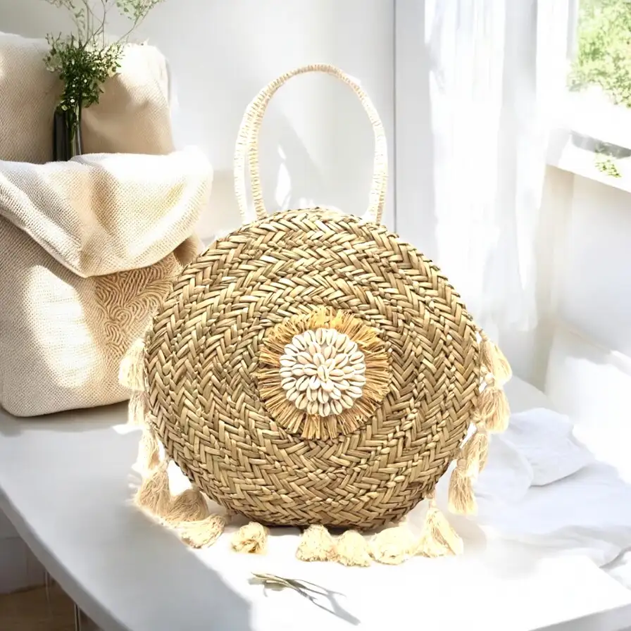 Sac en paille coquillages et pompons