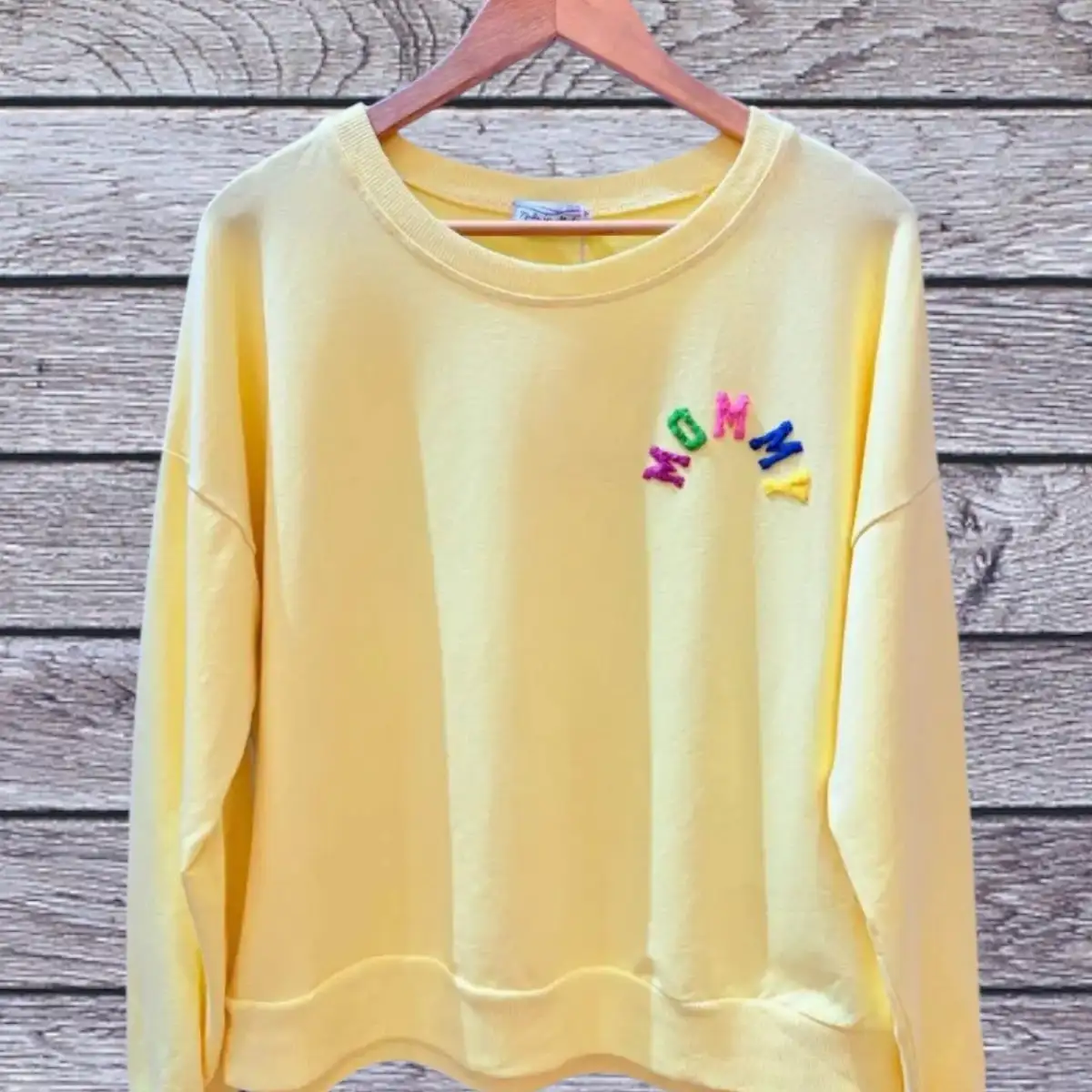 #874 Sweat ICONIC MOMMY Jaune