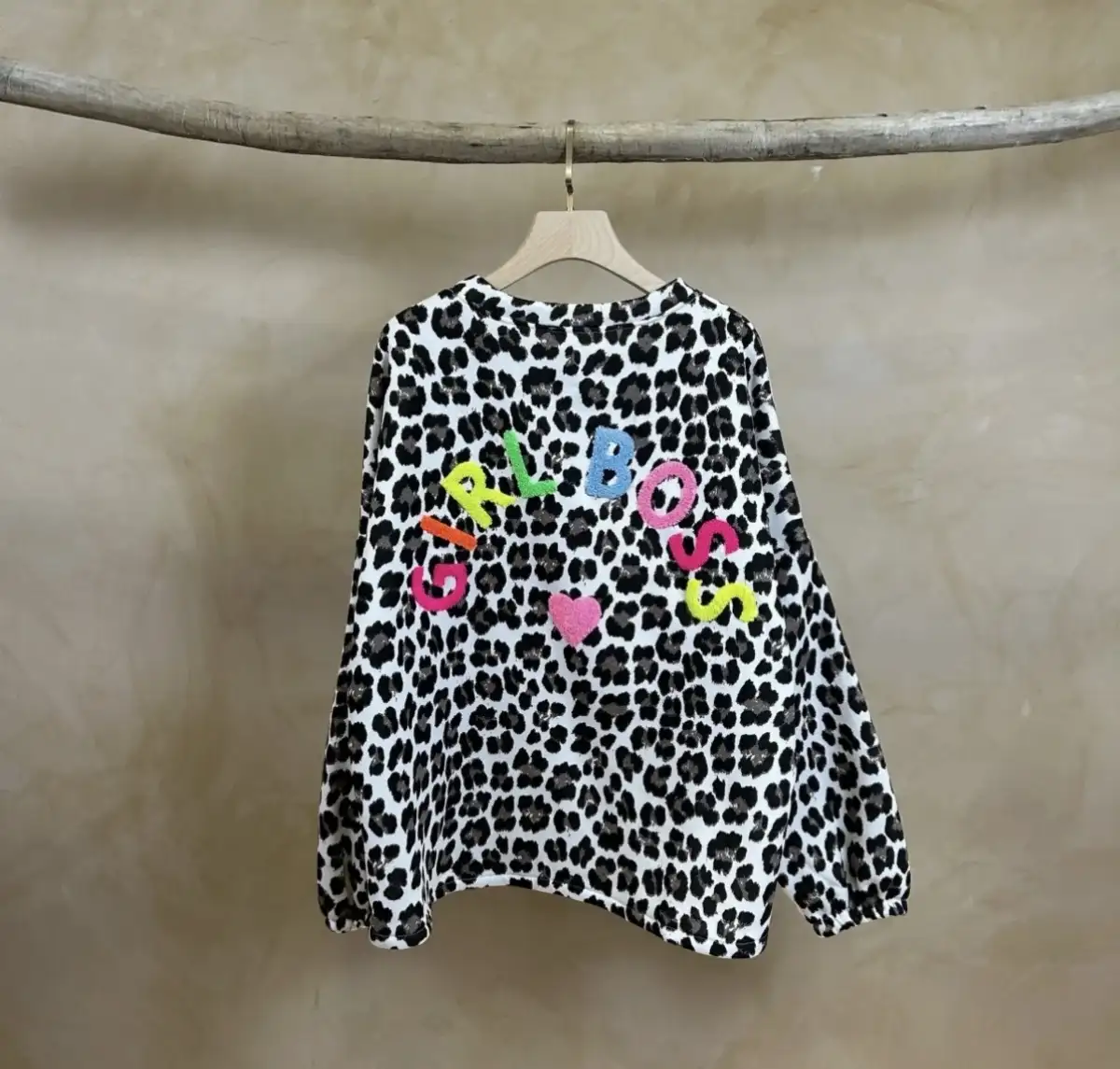 #879 Sweat GIRL BOSS Léop