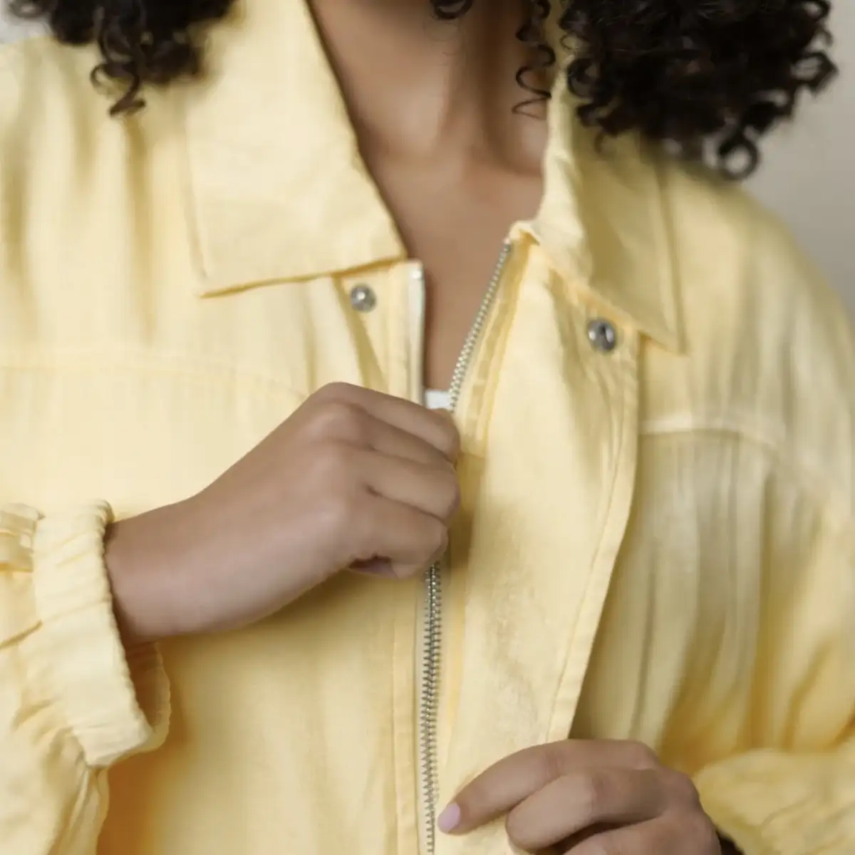 #898 veste style bombers large satiné (jaune)