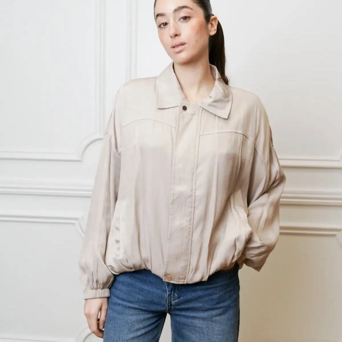 #899 veste style bombers large satiné (beige)