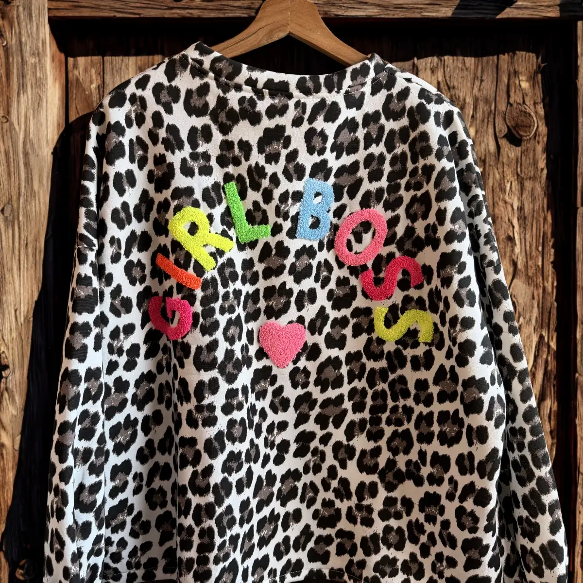 #879 Sweat GIRL BOSS Léop