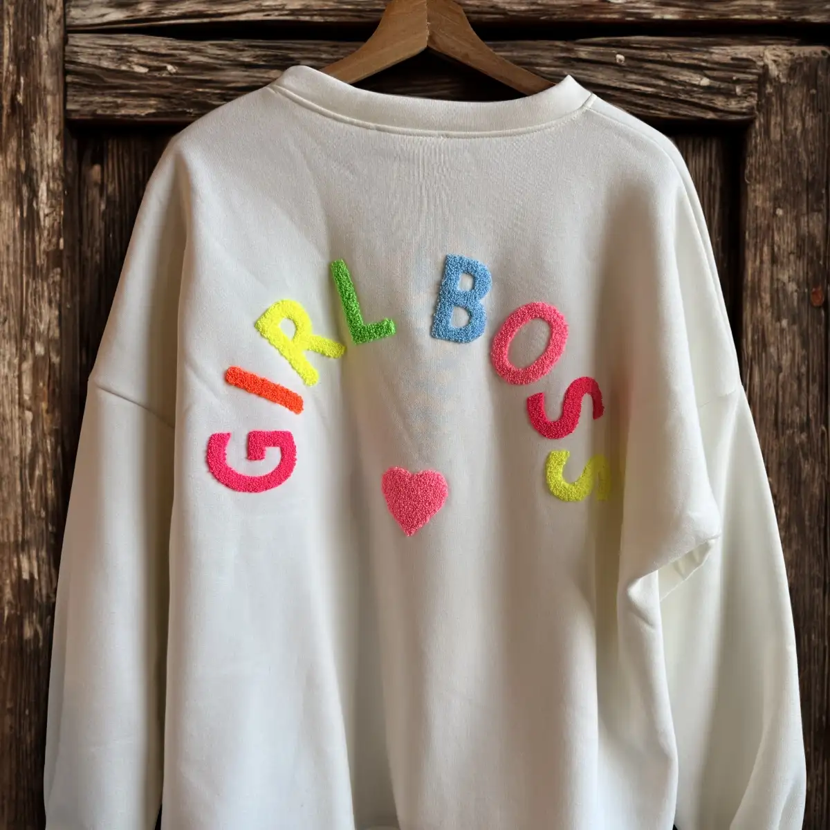 #879 Sweat GIRL BOSS blanc