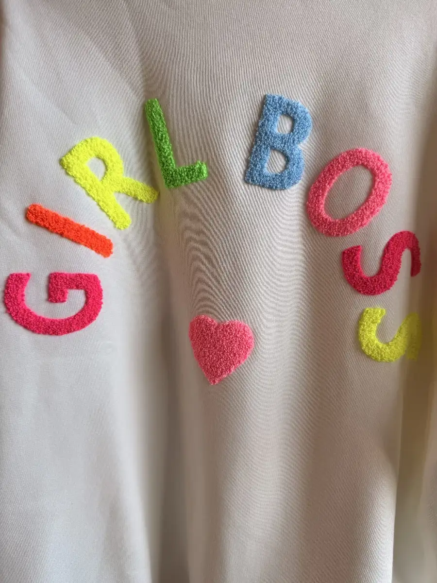 #879 Sweat GIRL BOSS blanc