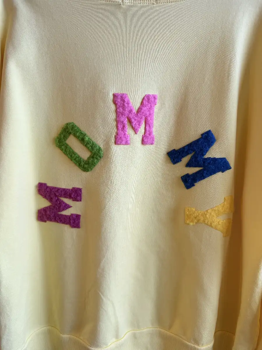 #876 Sweat MOMMY Jaune