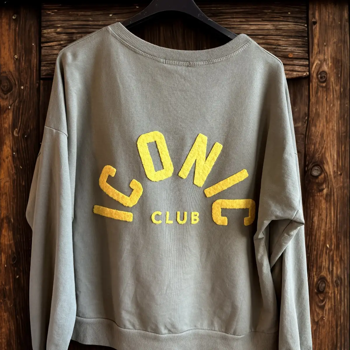 #875 Sweat ICONIC CLUB Kaki